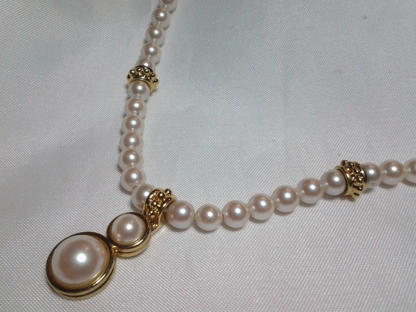 Monet Bridal Vintage Pearl Gold Pendant Necklace