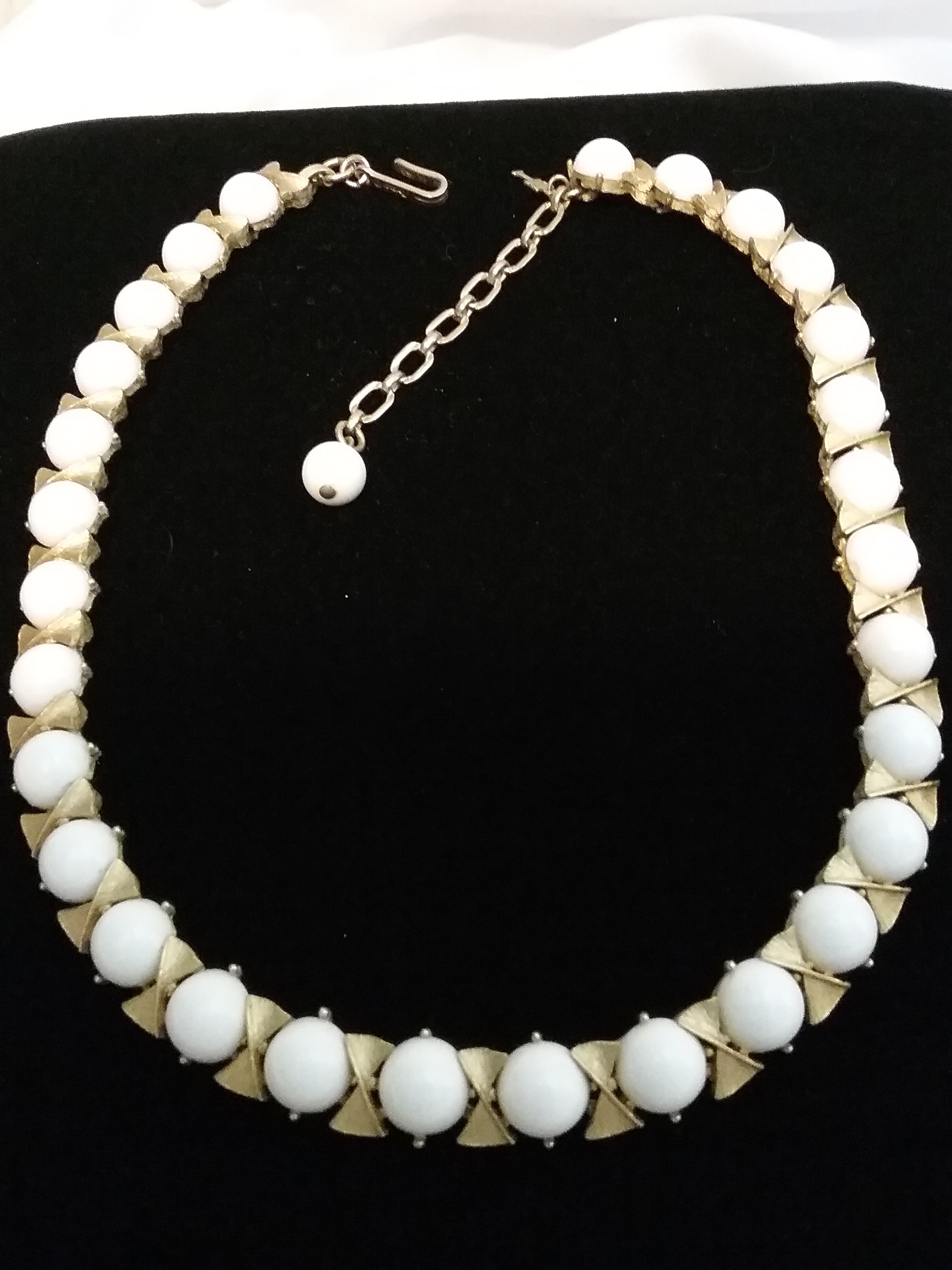 Vintage Gold Crown Trifari White Glass Pearl Beaded Gold Choker Necklace